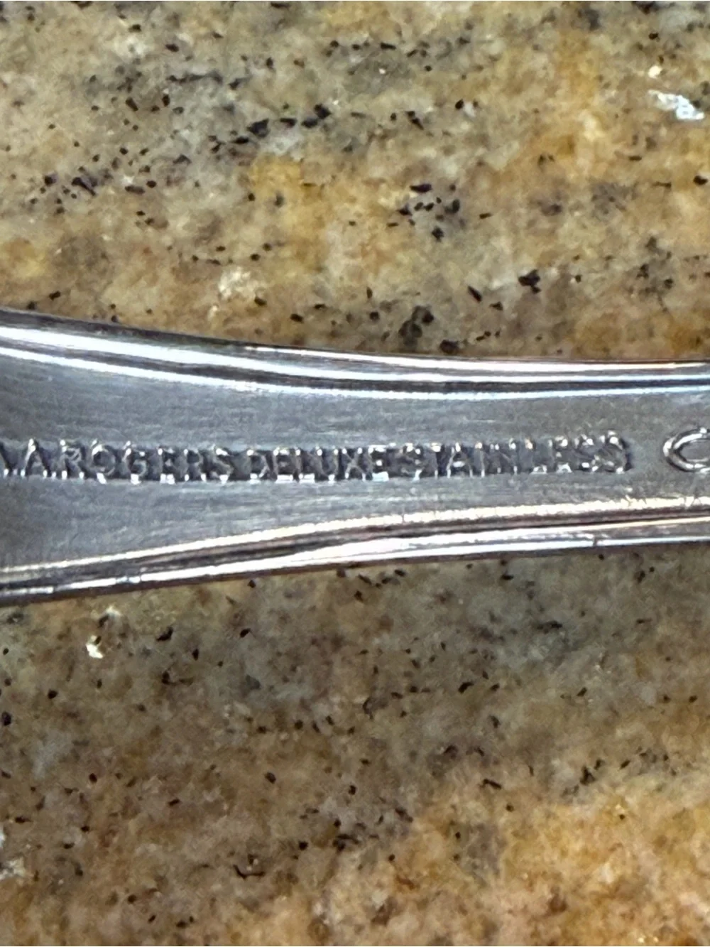 ONEIDA WM A ROGERS DELUXE STAINLESS HUNTINGTON PATTERN SET FOR 9. UNUSED